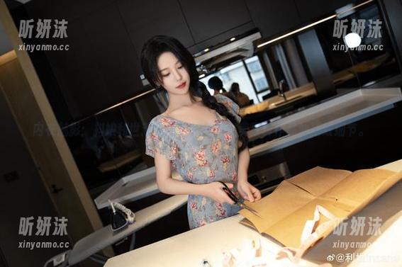 内衣魅影：抖娘利世新作图包，展现唯美写真作品的精致细节。