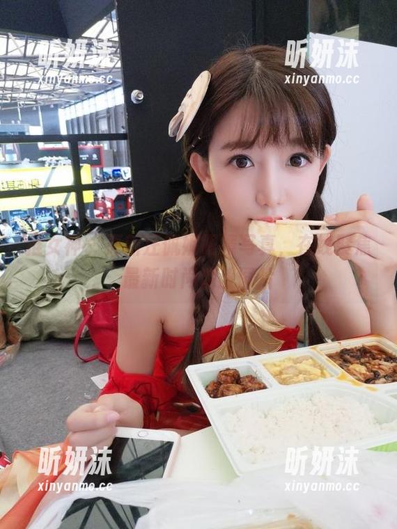 推女神 - 更新汪佩妮眼镜写真，在线聚焦最新时尚潮流图片