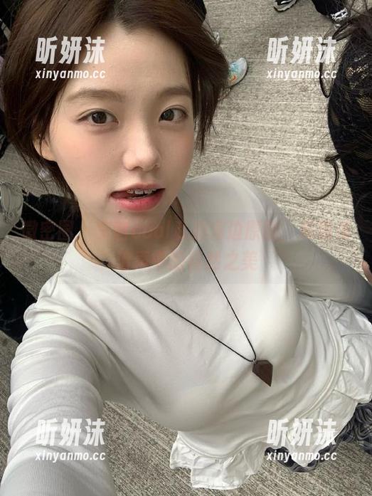 文茜cool 微密圈 - 文茜cool私拍海边原图,展现海浪声中的自然之美