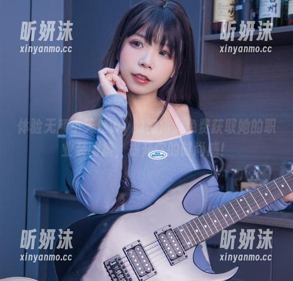 体验无颜小天使wy的视角，免费获取她的职业装图集，提升你的时尚感！