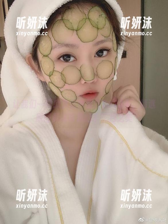 让我们一同欣赏是依酱吖2023年，精选原图展现丰满的十二月之美