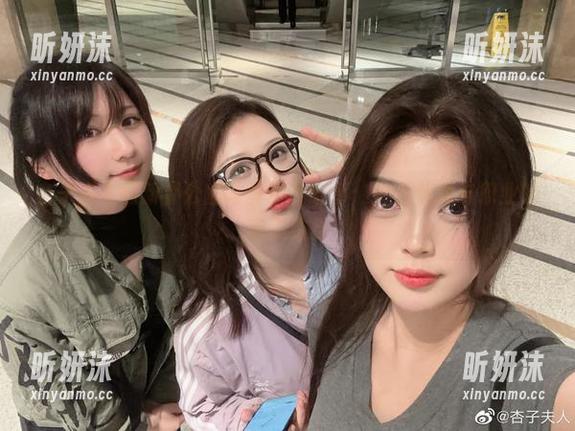 杏子夫人最新办公室写真图片分享：感受优雅与职业的完美结合