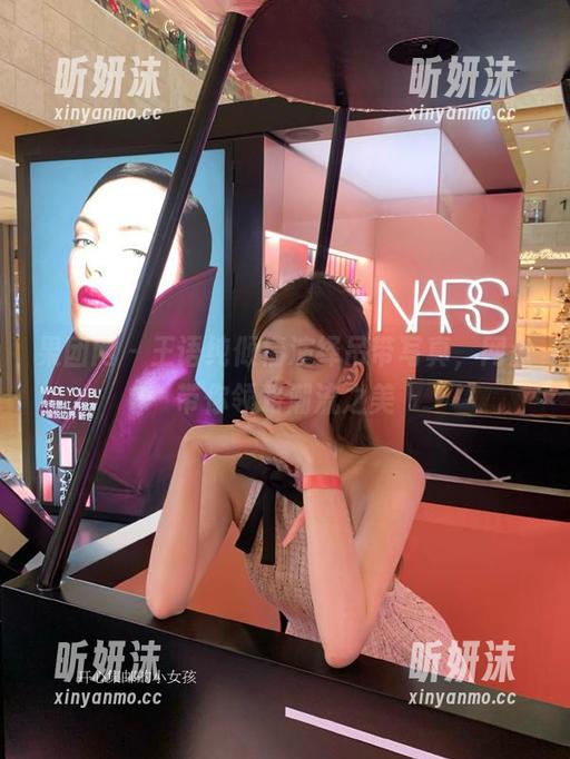 果团网-王语纯 果团网 - 王语纯倾情演绎吊带写真,网盘带你领略潮流之美
