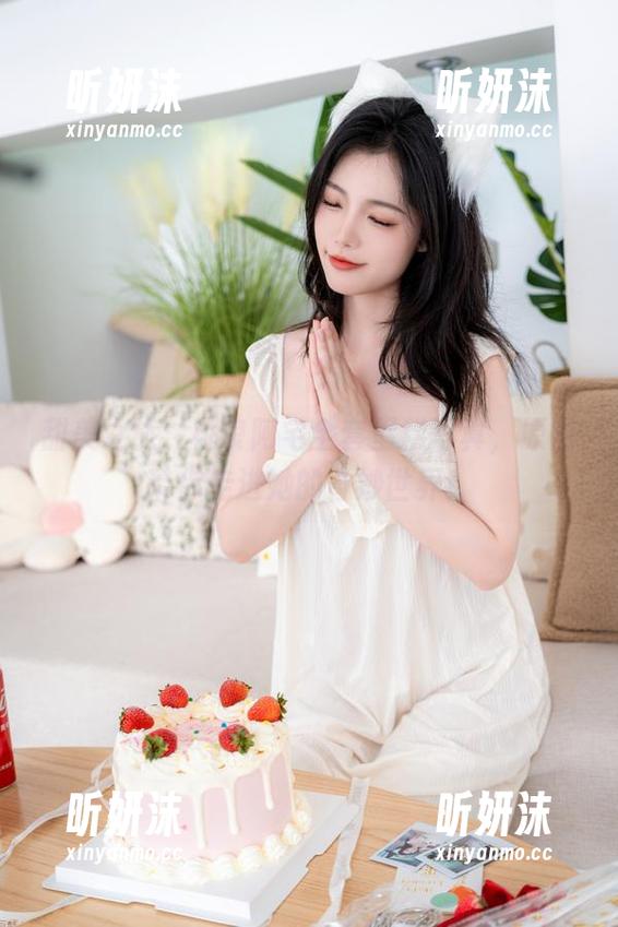 甜美之旅：桃良阿宅全套蛋糕写真，原图带你走进她的奇妙世界！