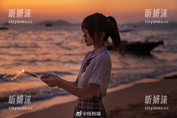黑丝桜桃喵：从Cos到照片，打造你的梦幻女神！