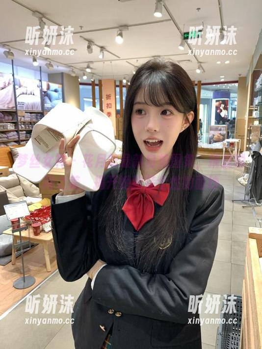 梦丝女神-花月舞 梦丝女神 - 花月舞最新自拍图集,捕捉瞬间之美,揭开她独特个性的面纱