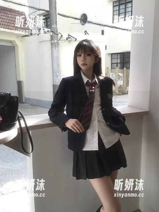 森萝财团-小满 森萝财团 - 小满泳衣写真资源搭配技巧,教你如何驾驭夏日风情
