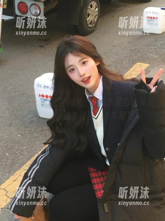 探索森萝财团的秘密，在线欣赏白丝美足少女美图，洗净你的心灵与眼睛！