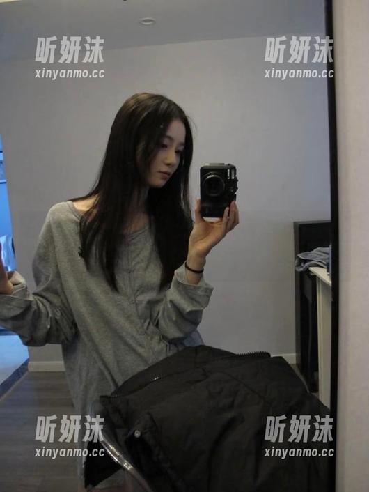 模范学院-任莹樱 模范学院 - 观看任莹樱如何用白衬衫诠释经典风格,原图带你直击每个动人细节!