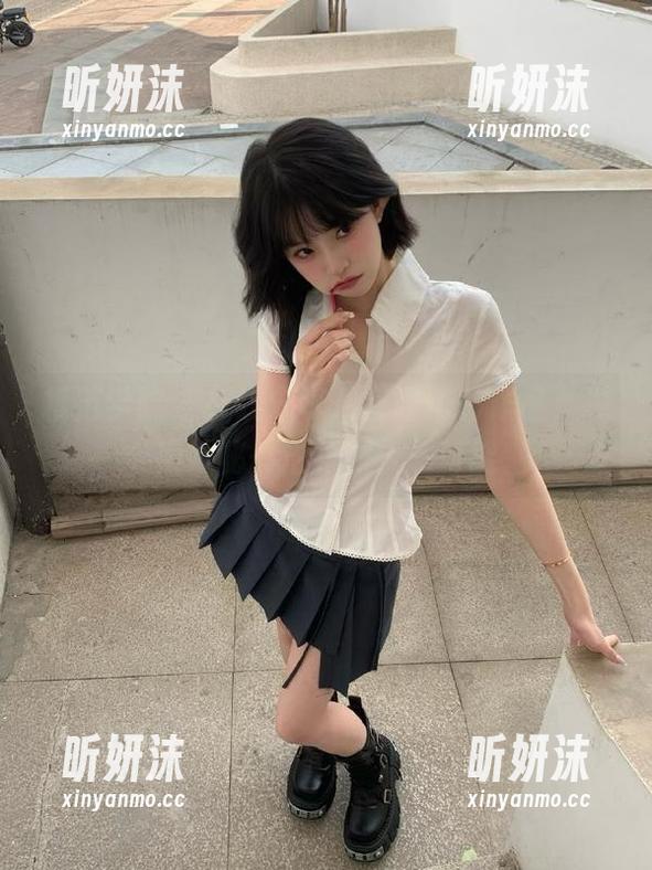 模范学院 - 在线分享月音瞳精彩作品，探索她秘书形象的无限可能