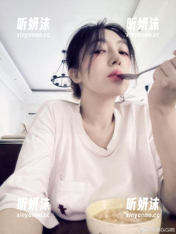 春风拂面，樱晚gigi校园图包分享带你领略美丽的校园生活！