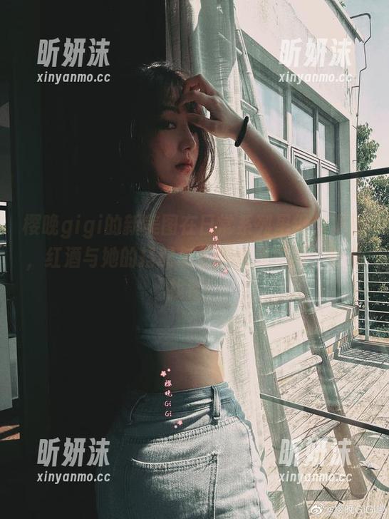 樱晚gigi的新美图在日常系列里继续更新，红酒与她的搭配怎么能如此完美，快来找茬！