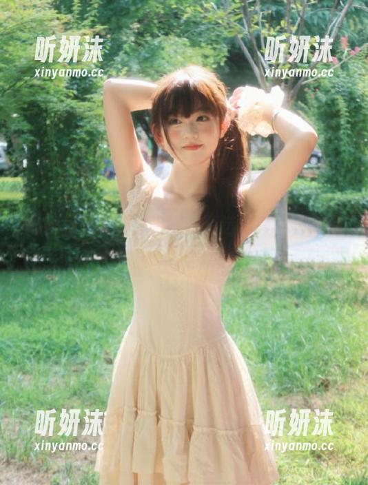 阳光洒满大地，泥泥汝精选写真套图传递正能量