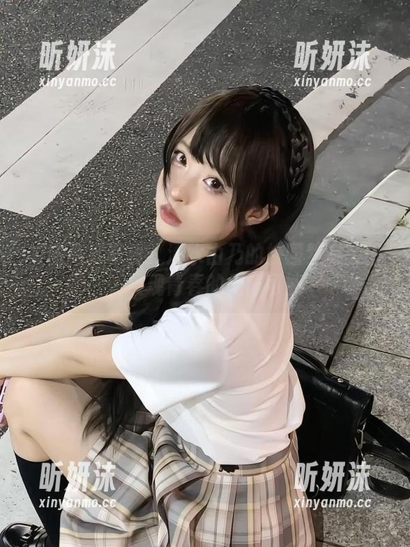 校服高清写真：清水由乃的校园梦幻套图，展现青春的无限可能
