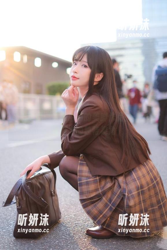 私拍专辑：清水由乃的美脚作品，表达女性魅力的独特视角