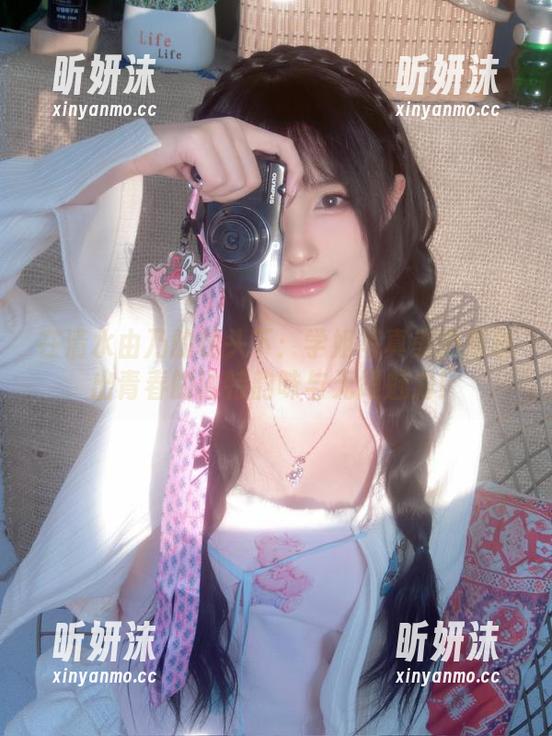 在清水由乃的镜头下：学姐写真美图展现出青春的独特韵味与无限魅力！