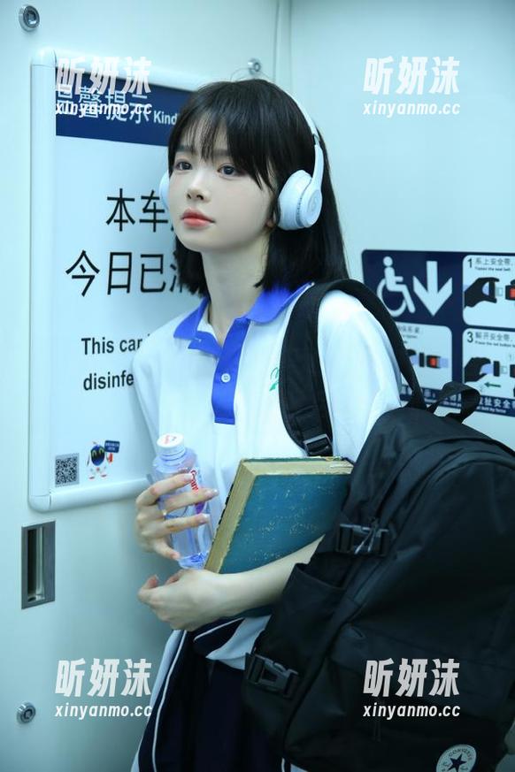 爱蜜社 - Angela小热巴独特户外私拍合集：感受每一处风景背后的动人心弦