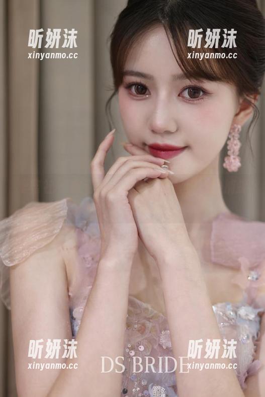 爱蜜社 - 高清作品欣赏：余馨妍巧妙捕捉奶牛的温柔瞬间