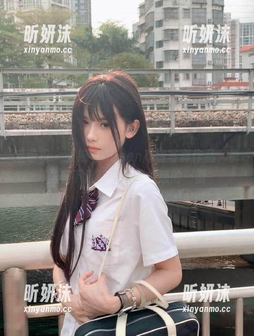 猫萌榜-王婉悠Queen 猫萌榜 - 王婉悠Queen高清写真作品,裤里丝下展现柔美而性感的一面