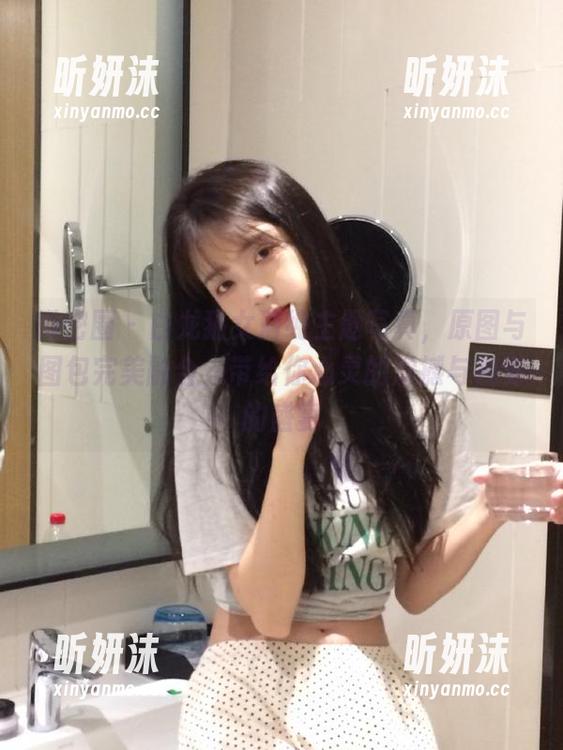 微密圈 - 白龙猫女清纯主题写真，原图与图包完美融合，带给你心灵的震撼与视觉的盛宴