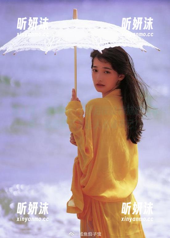 秀人网-Cherry绯月樱 秀人网 - 当Cherry绯月樱的棉袜遇上写真,这画面简直让人心动不已!