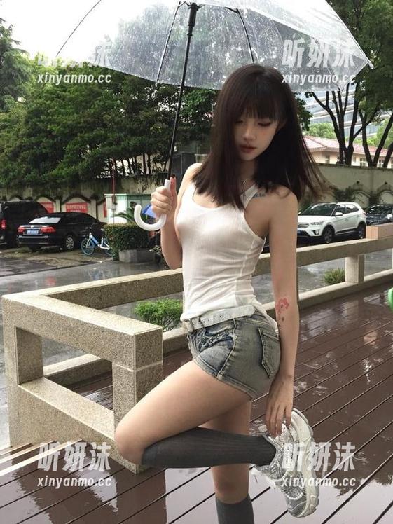 秀人网-FoxYini孟狐狸 秀人网 - 夏日里的FoxYini孟狐狸,免费分享她的写真作品,与大家一起感受清凉!