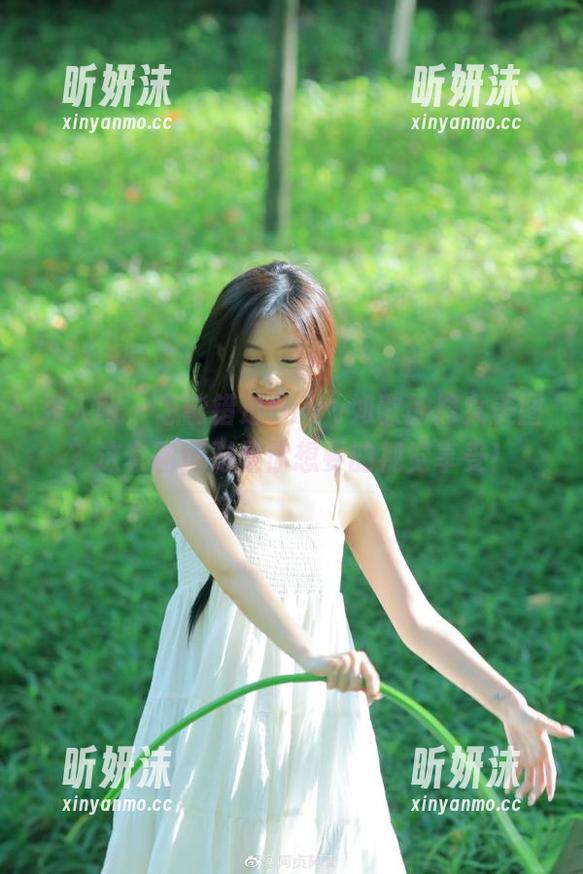 秀人网-fairy如歌 秀人网 - 怎能错过fairy如歌的修女美图?这套图绝对是你想要的视觉享受!