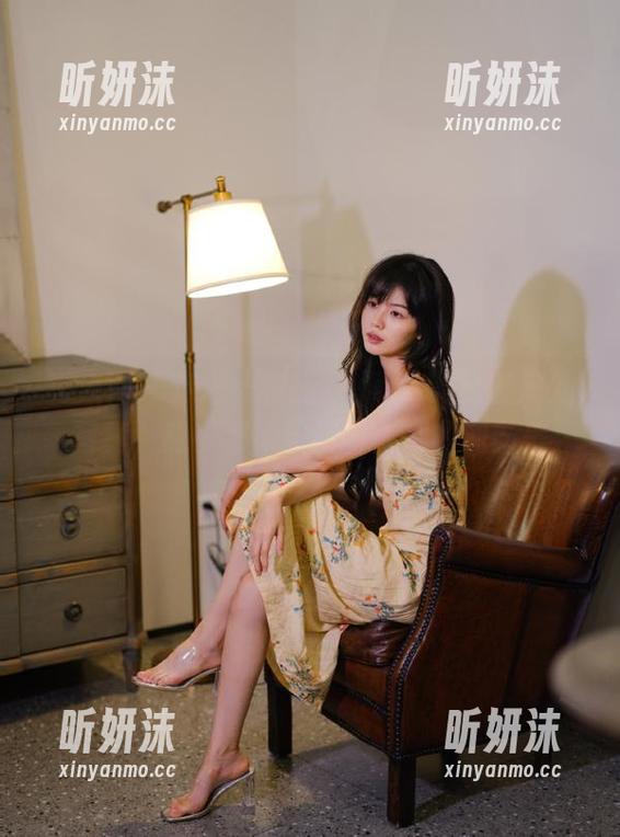 秀人网-严利娅Yuliya 秀人网 - 走进严利娅Yuliya的全套户外写真,感受那份自然与人文的和谐美