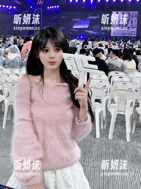 秀人网 - 周井空的体操服写真作品，让你爱上运动与时尚的完美邂逅