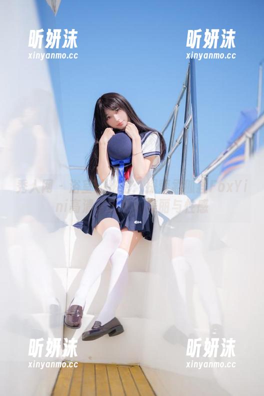 秀人网-孟狐狸FoxYini 秀人网 - 浴室的秘密:探索孟狐狸FoxYini高清原图中的美丽与性感