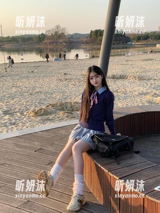 秀人网-安然 秀人网 - 体验安然酒吧侍应生的不一般美图,免费下载,寻觅每个惊艳瞬间!