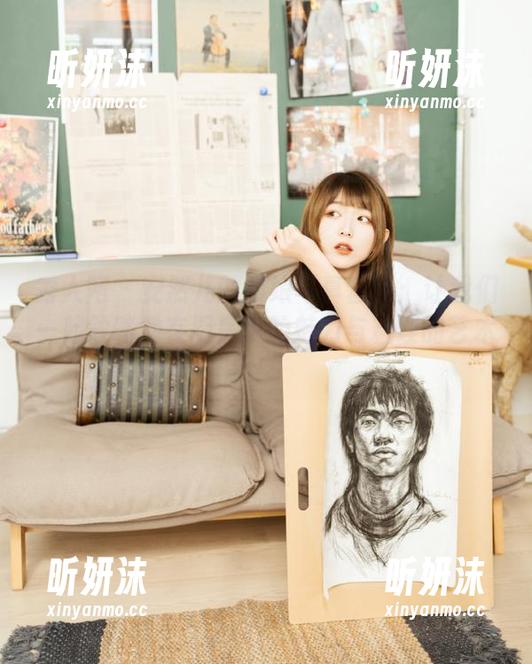 秀人网-安然儿 秀人网 - 安然儿的厨娘写真套图:让我们一起领略她在厨房中的魅力与料理的艺术!