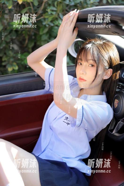 秀人网-小薯条nienie 秀人网 - 小薯条nienie学姐写真图集,解锁你的专属福利新体验!