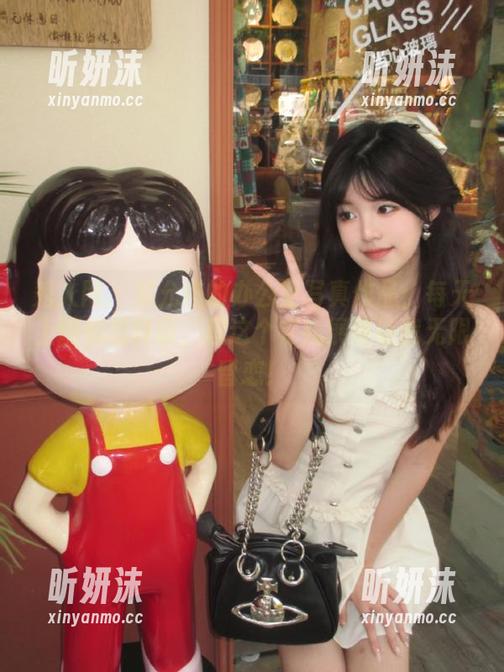 秀人网-戴允祺 秀人网 - 戴允祺的办公室写真作品:每天上班都想辞职,但这个在线展览让我无限留恋!