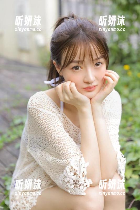秀人网 - 原图专辑：是小逗逗无圣光礼服写真，探索时尚与艺术的结合