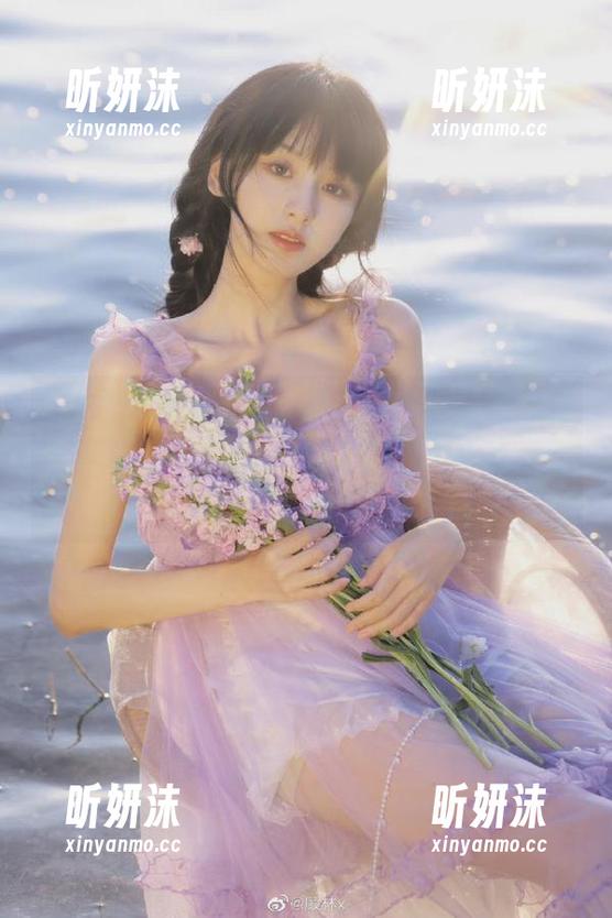 秀人网-林子欣Freya 秀人网 - 视觉飨宴:林子欣Freya的美脚写真及其炫丽美图,带你进入一个充满艺术与时尚的境界!
