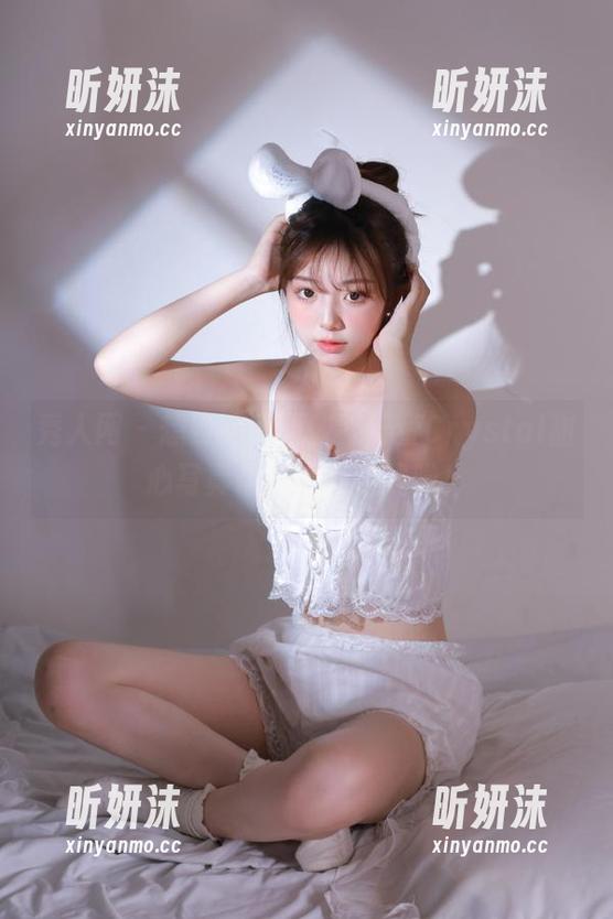 秀人网-梓萱Crystal 秀人网 - 想要陷入甜蜜?梓萱Crystal甜心写真最新更新上线啦!