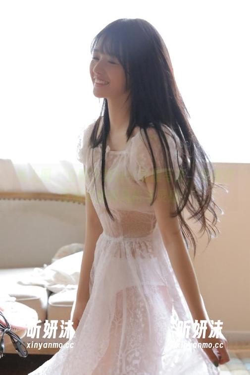 秀人网-汁汁 秀人网 - 立即下载汁汁制服写真,免费获取她的独特风格与灵感!