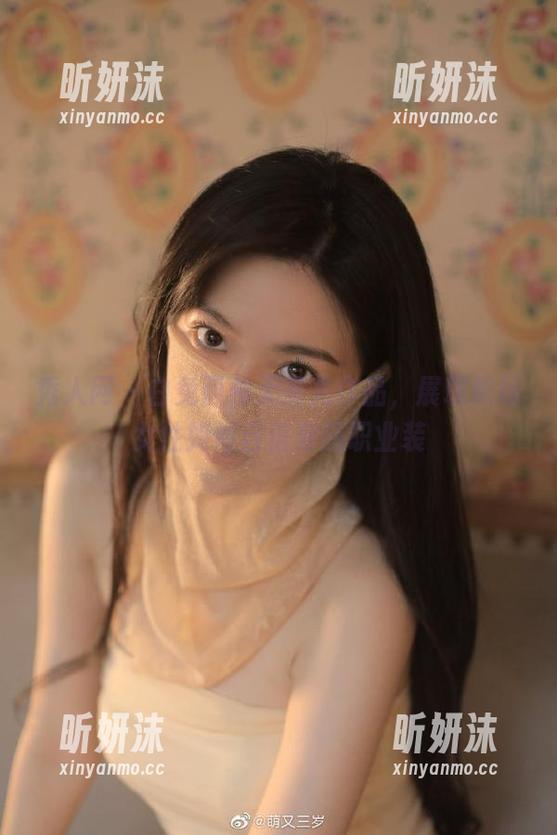 秀人网-白兔西希 秀人网 - 白兔西希无圣光作品,展现职场女性如何自信穿搭职业装