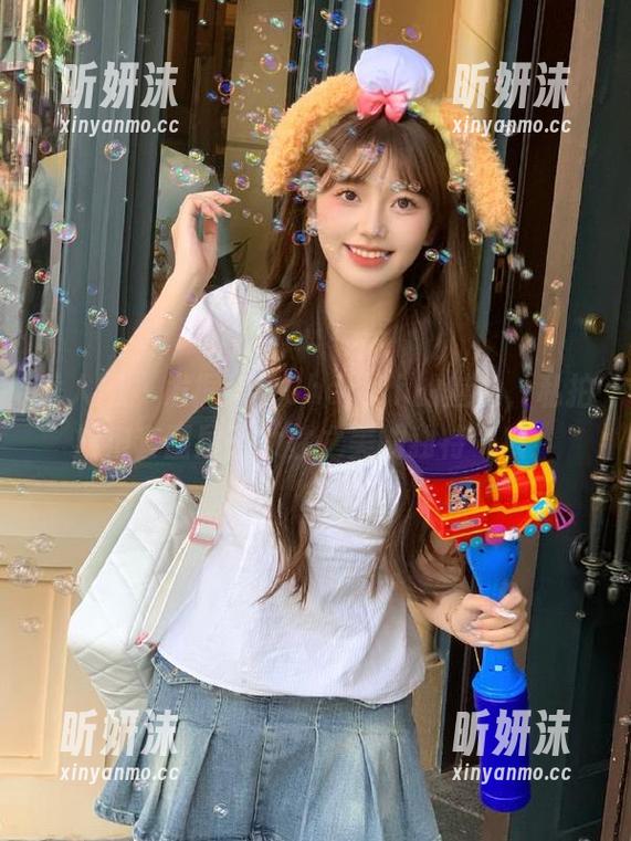 秀人网-绮梦Cherish 秀人网 - 发掘绮梦Cherish的魅力,私拍旗袍套图展现女性之美的独特气质!