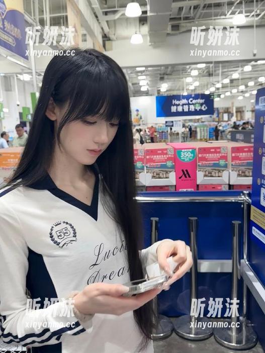 秀人网-草莓zz 秀人网 - 草莓zz套装图集现已免费上线,千万不要错过她的精彩瞬间!