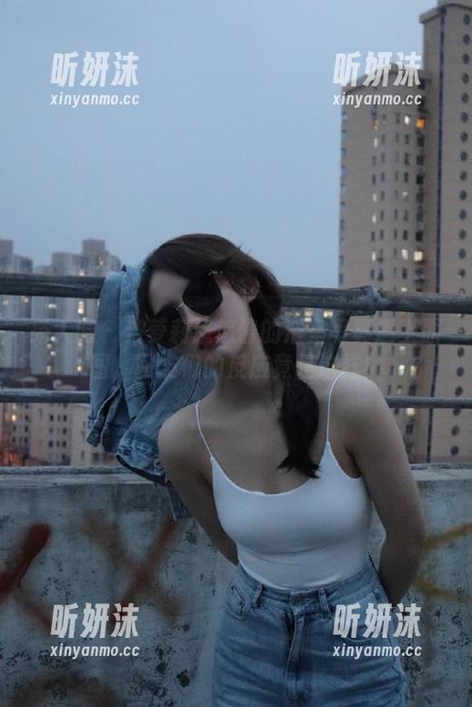 秀人网 - 当萝莉悠悠酱的浴室写真遇上原图，网友们的反应竟是这样！