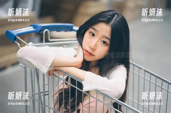 穆零Mu0的比基尼艺术写真，唯美壁纸尽展夏日风情
