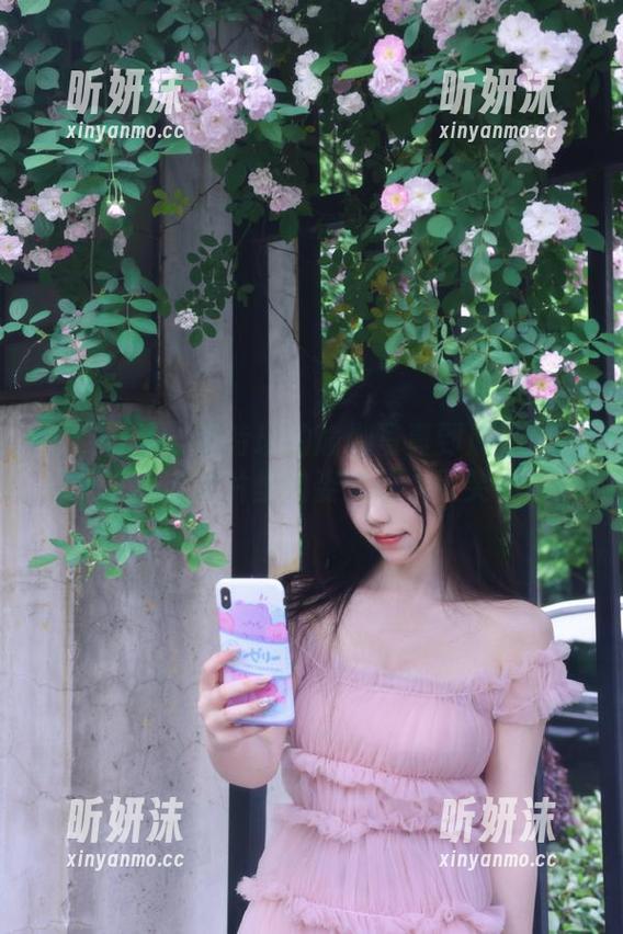 糖果画报 - 王诗琪的瑜伽写真到底是艺术还是搞笑？照片里的姿势让人哭笑不得！