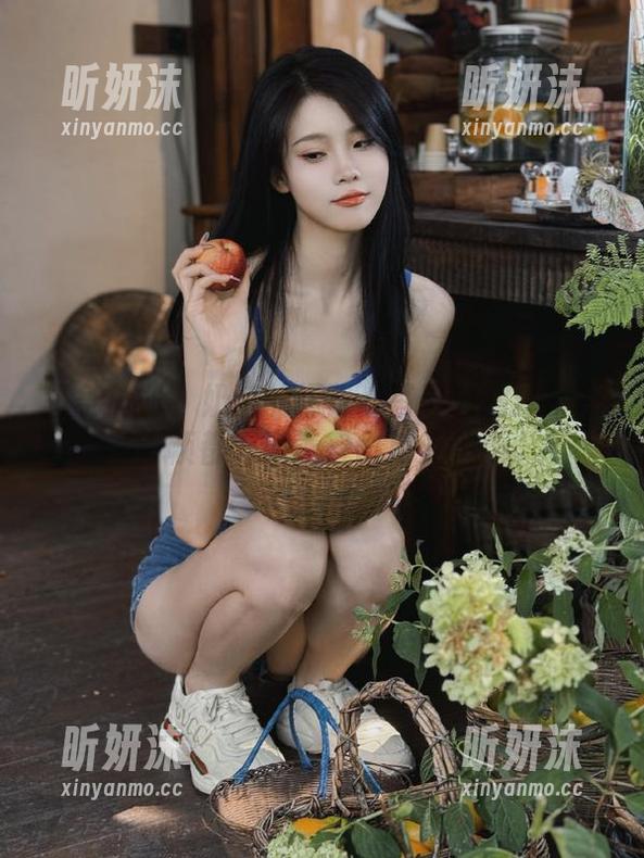 紧急企划 - 奶昔的绿背心写真套图：每一帧都诉说着自由与梦想