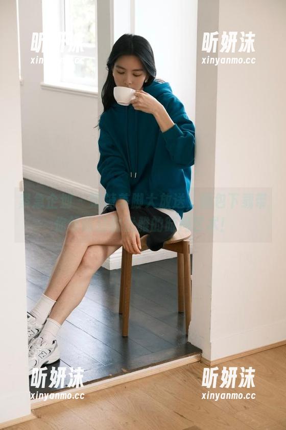 紧急企划-奶糖 紧急企划 - 奶糖美脚大放送,图包下载带你领略轻盈优雅的时尚艺术!