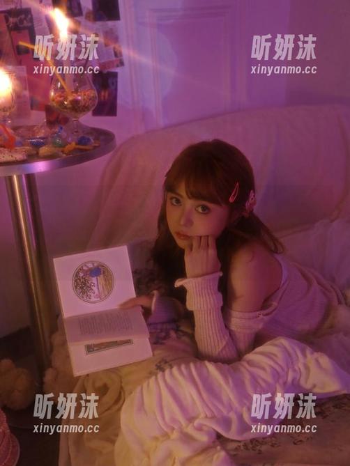紧急企划 - 观看小恩的校服写真，感受那青春的芬芳，仿佛回到了无忧无虑的学生时代。
