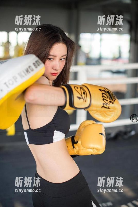 紧急企划-小枫 紧急企划 - 夏日的梦幻:小枫精美写真合集,感受阳光洒在肌肤上的温暖