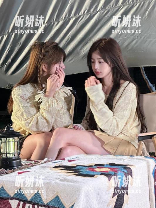艺图语 - 分享小婕的美腿写真，感受魅力与自信交织的瞬间