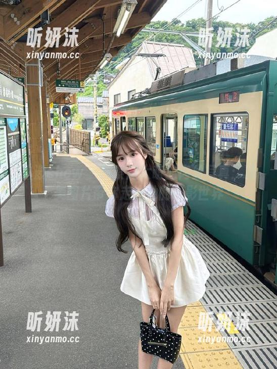 花漾show - 探索周大萌的肉丝写真：精美图片带你走进她的摄影世界